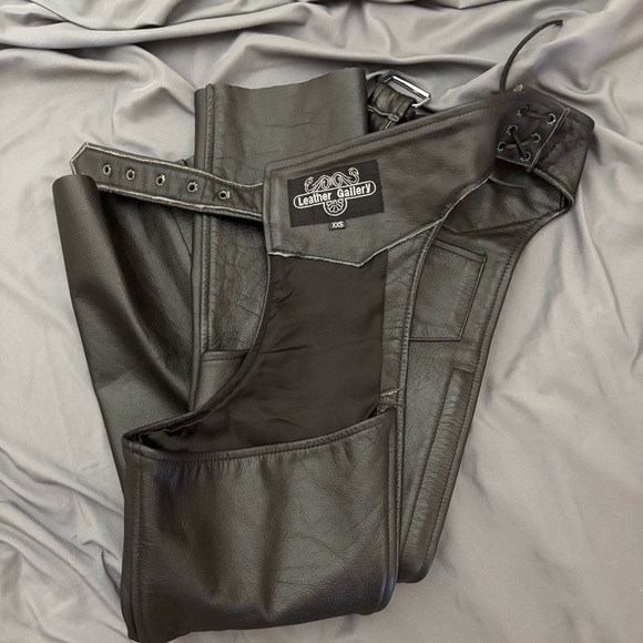 Leather Gallery Pants - Leather gallery Leather Chaps for Women - Black